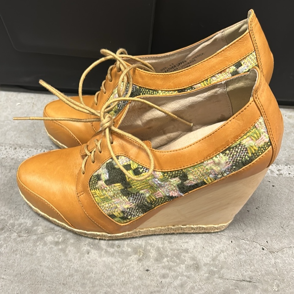 Matiko lace up loafer wedges size 9.5 gently worn